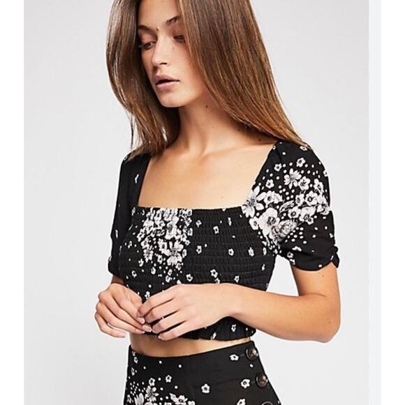Black Floral Smocked Puff Sleeve Crop Top Square Neck Tie Back Boho Size 2 - Picture 1 of 4